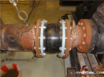 橡胶软接头怎么连接